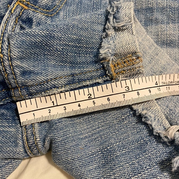 Hollister Distressed Jean Shorts Sz 7 - Picture 7 of 7